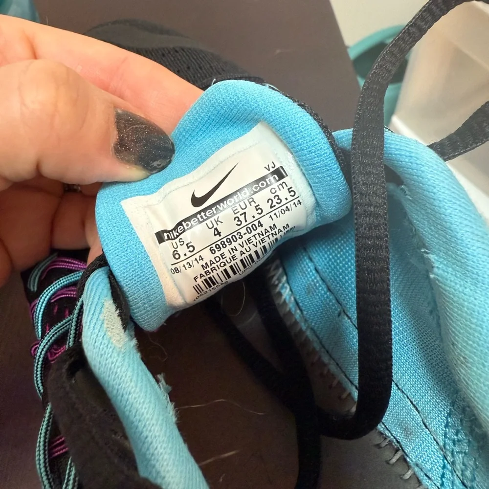Ladies Nike Air Max Black with Pink and Blue Accents - Picture 7 of 8
